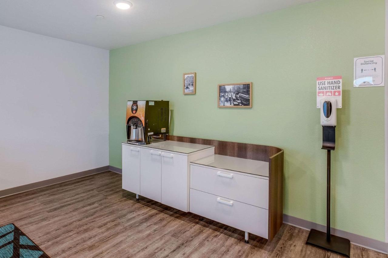 Woodspring Suites Detroit Farmington Hills Eksteriør billede
