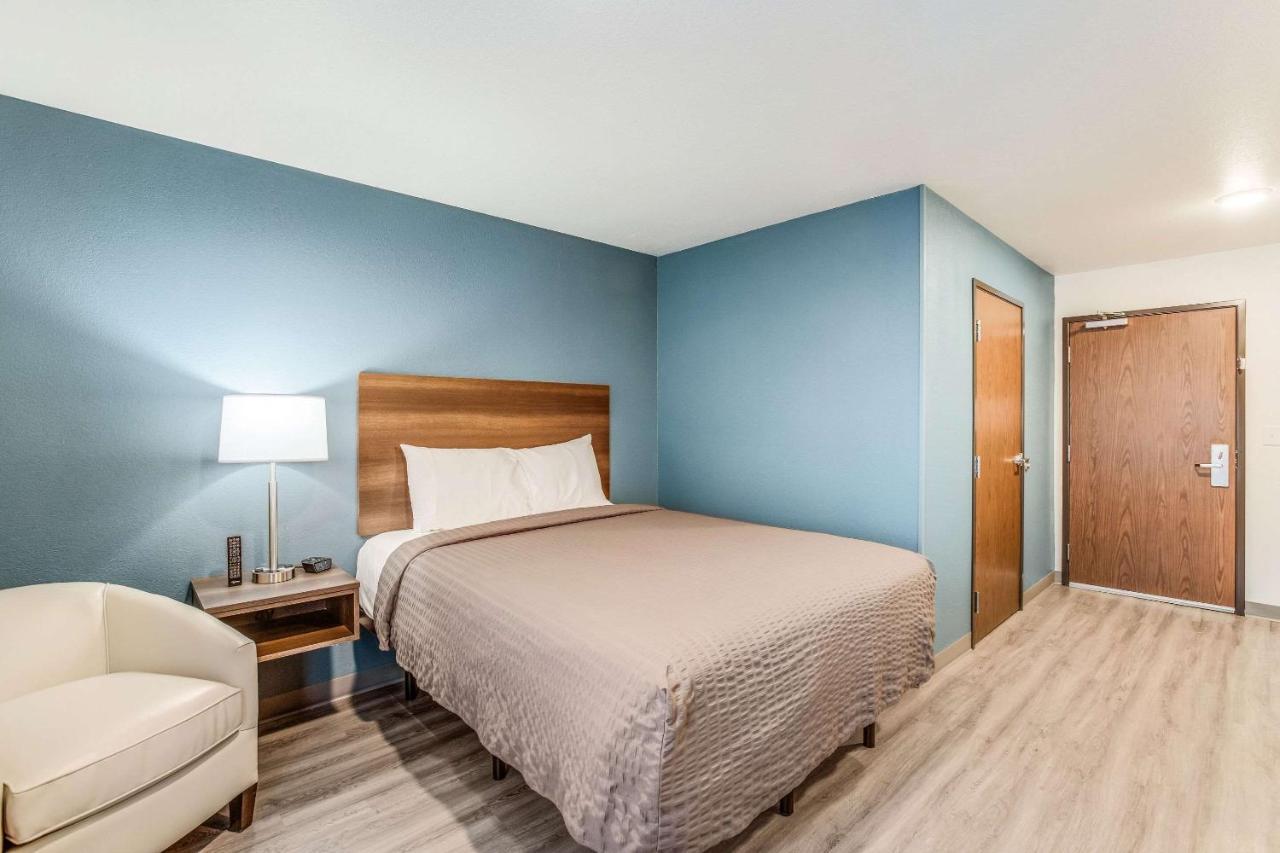 Woodspring Suites Detroit Farmington Hills Eksteriør billede